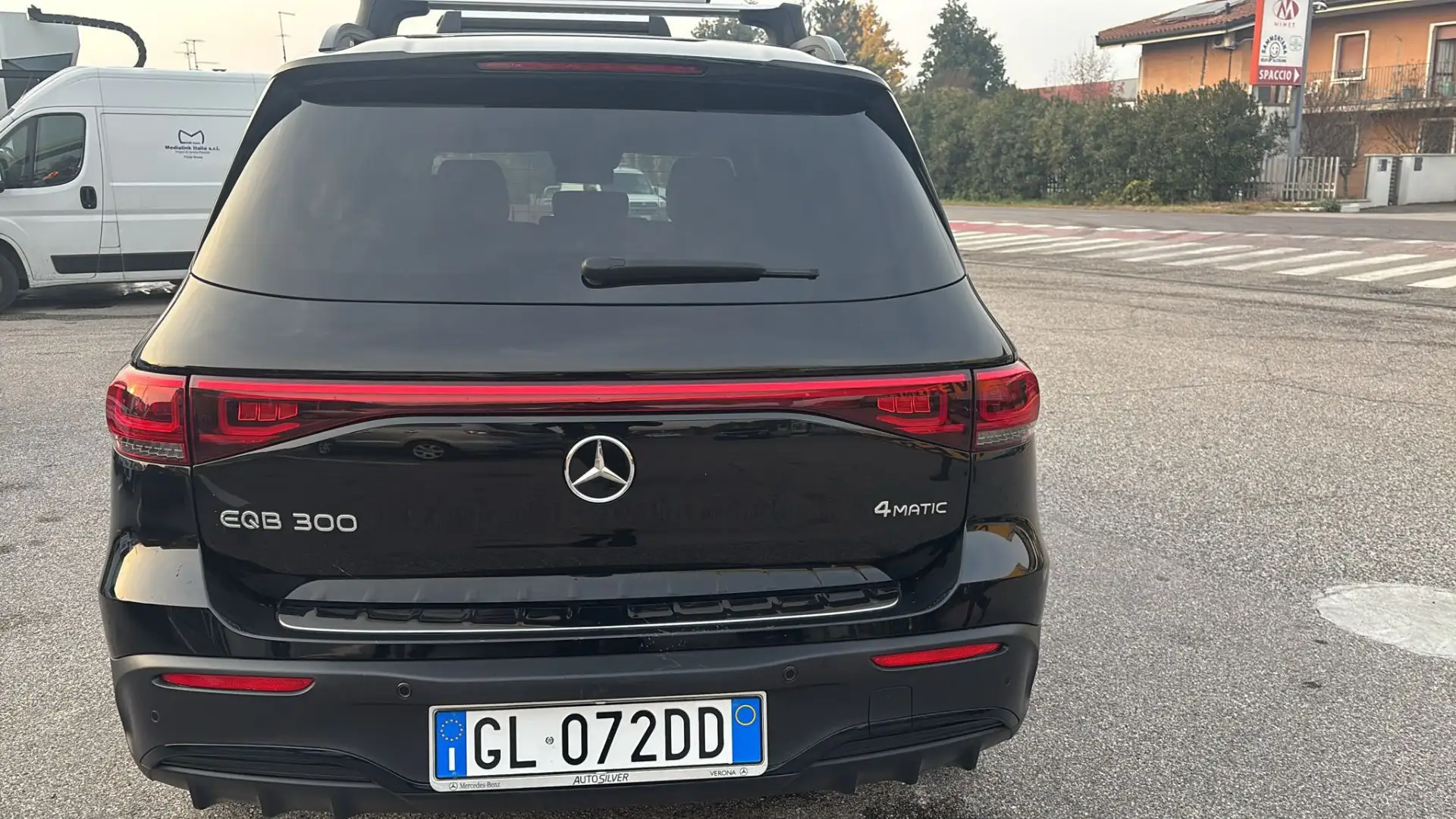 Mercedes-Benz EQB 300 Premium Pro - 2