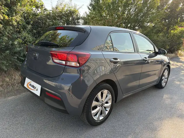 Kia Rio view 3