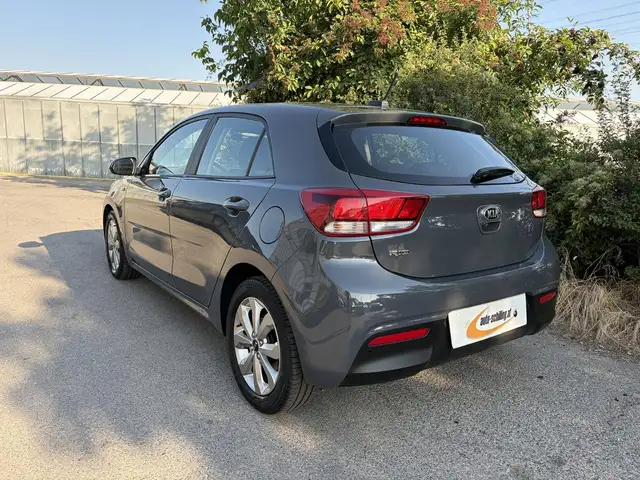 Kia Rio view 6