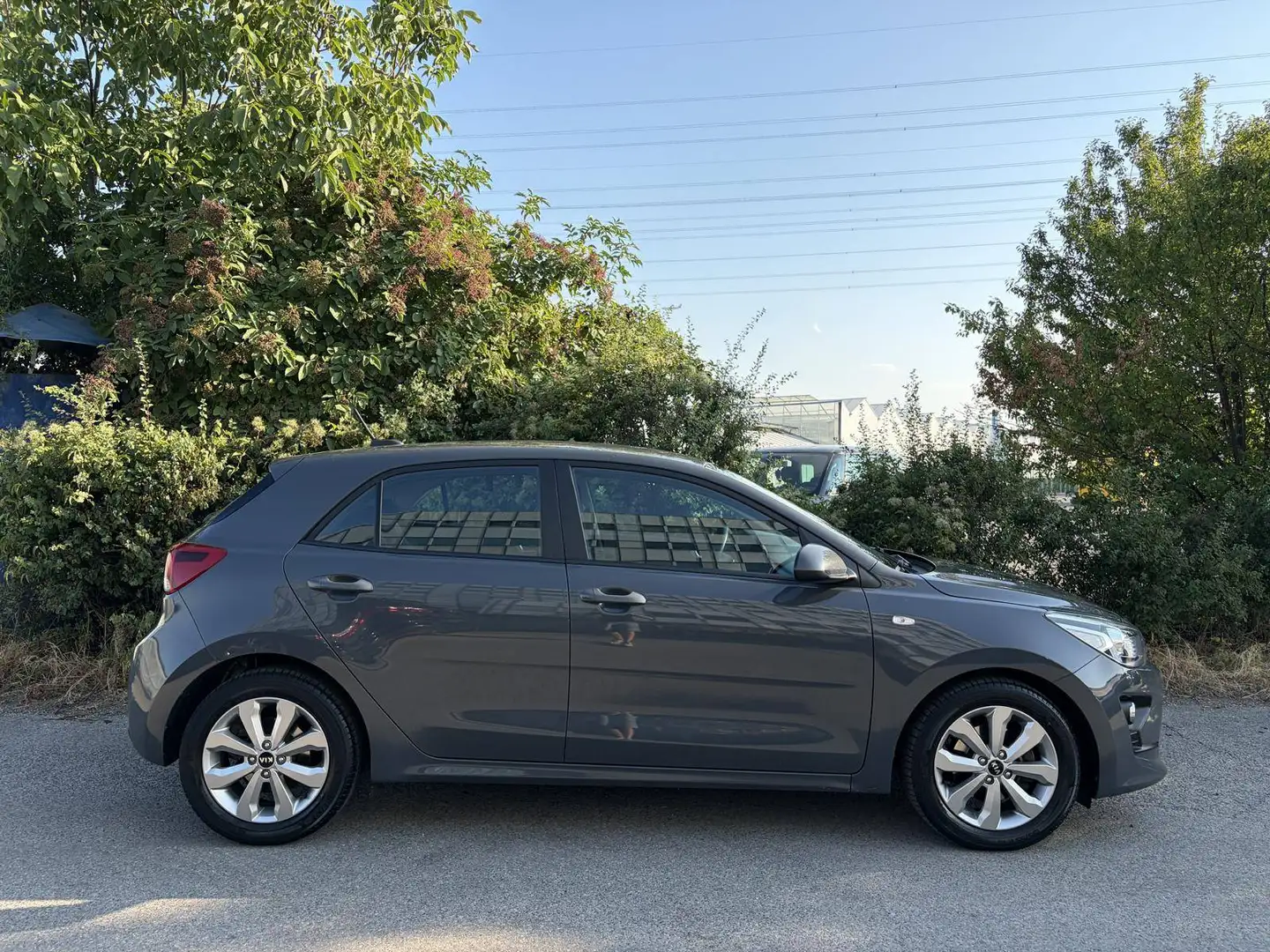 Kia Rio 1,2 DPI Silber 4-Zylinder CarPlay Kamera PDC Lenkrad/Sitzheizung Service+Pickerl NEU Grau - 2