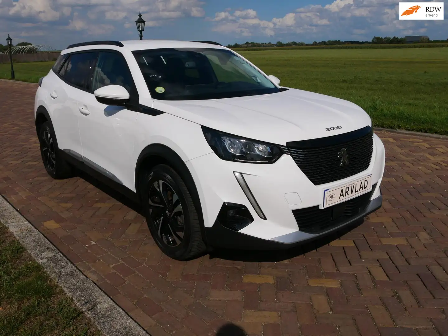 Peugeot 2008 1.5 BlueHDi Allure EAT8 NAVI CAMERA ** 11999 NETTO Blanc - 1