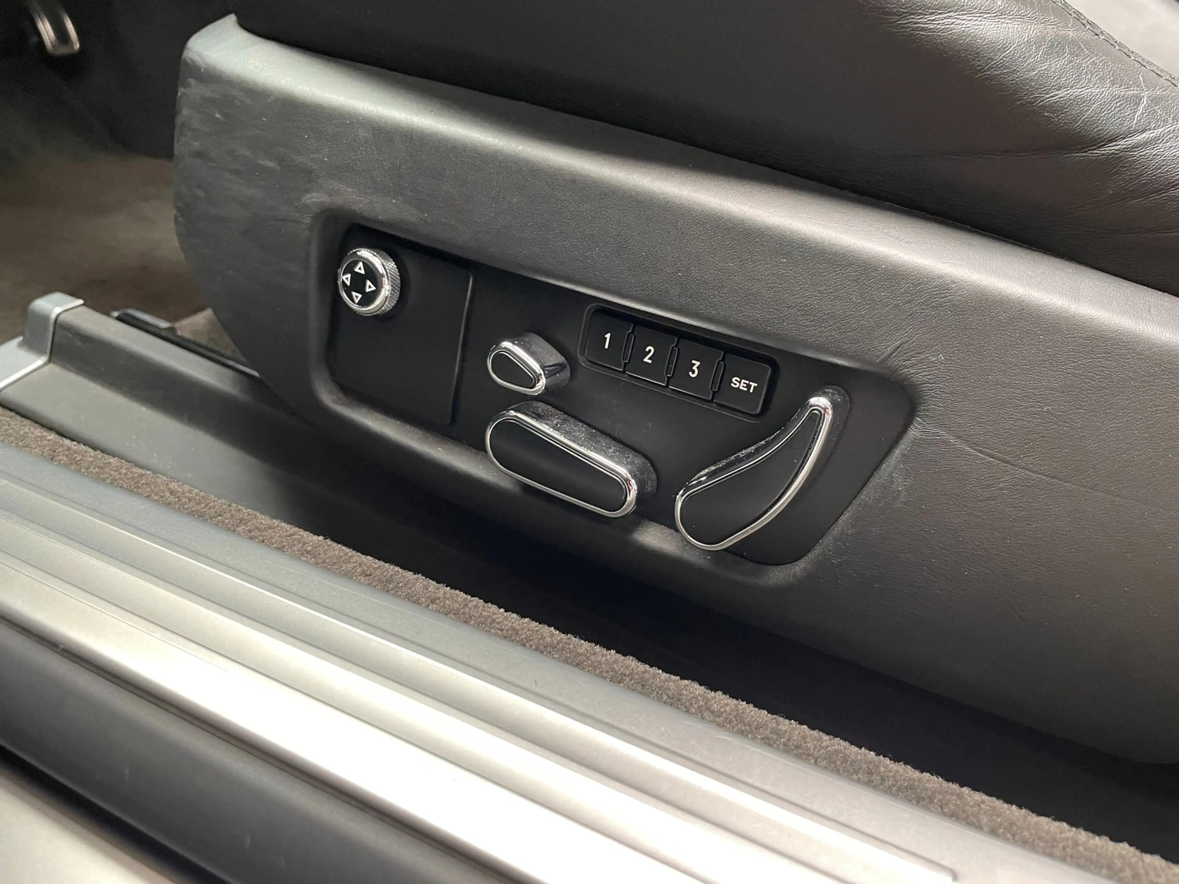 Bentley Continental GTC 6.0 W12 — photo 26