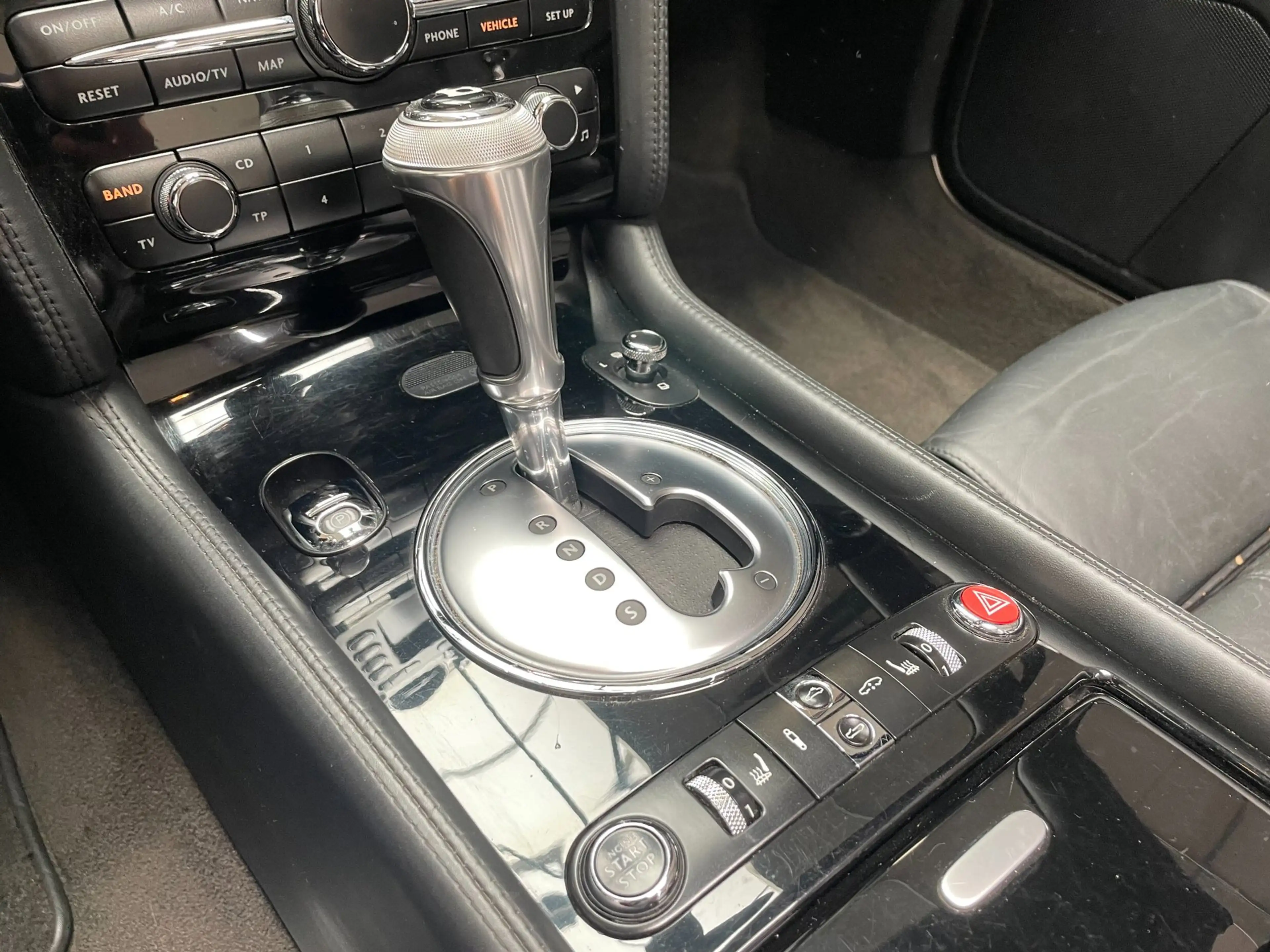 Bentley Continental GTC 6.0 W12 — photo 33