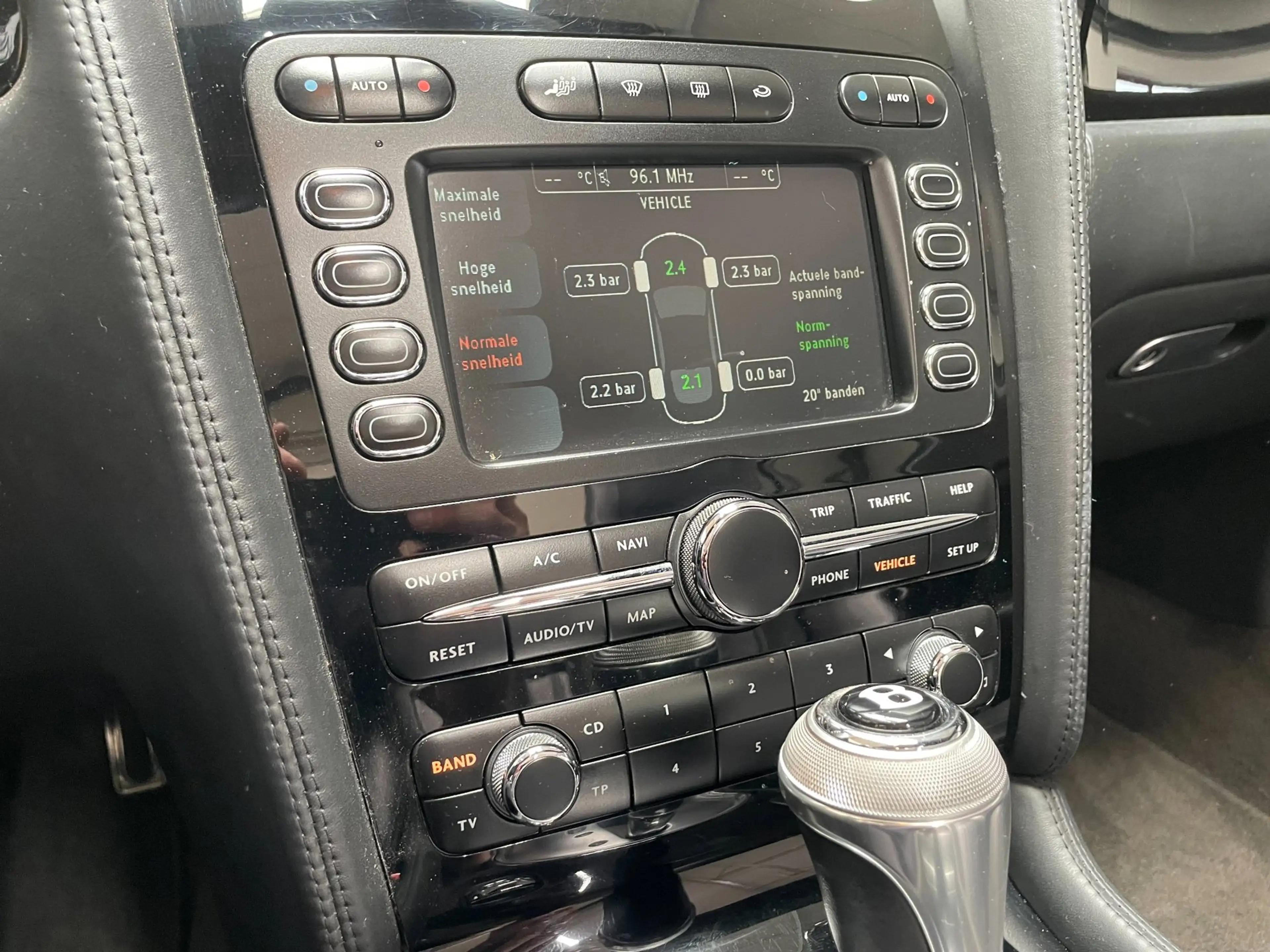 Bentley Continental GTC 6.0 W12 — photo 32