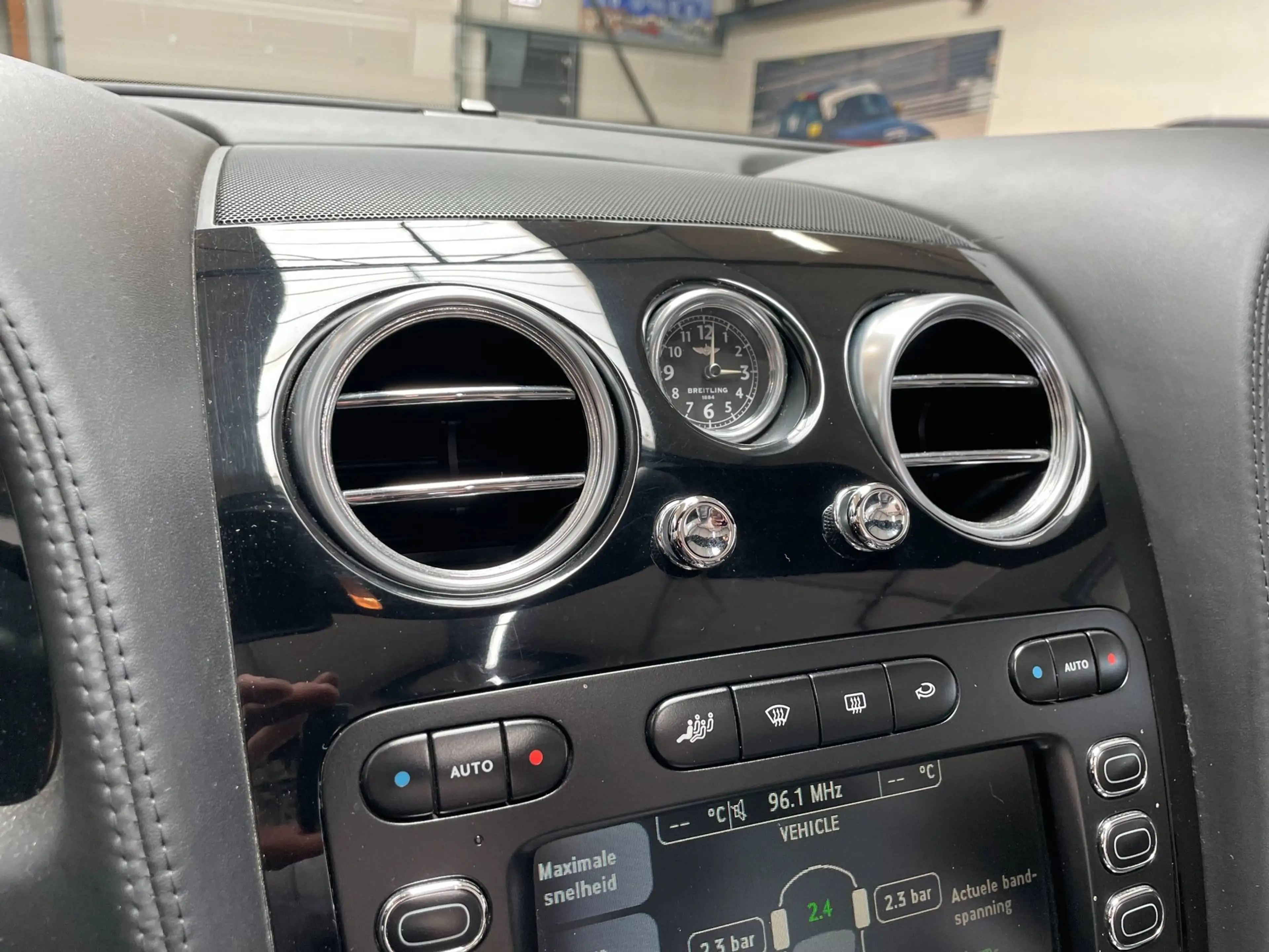 Bentley Continental GTC 6.0 W12 — photo 29
