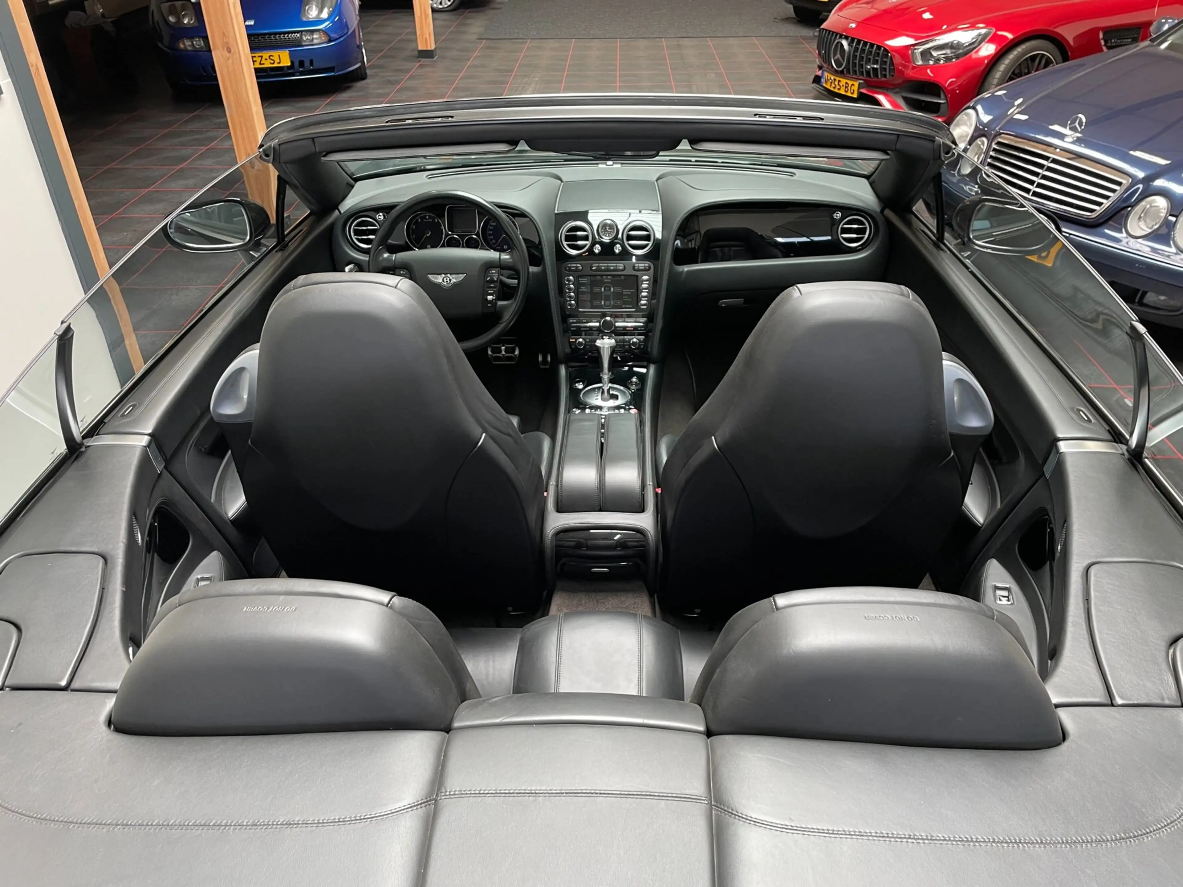 Bentley Continental GTC 6.0 W12 — photo 20