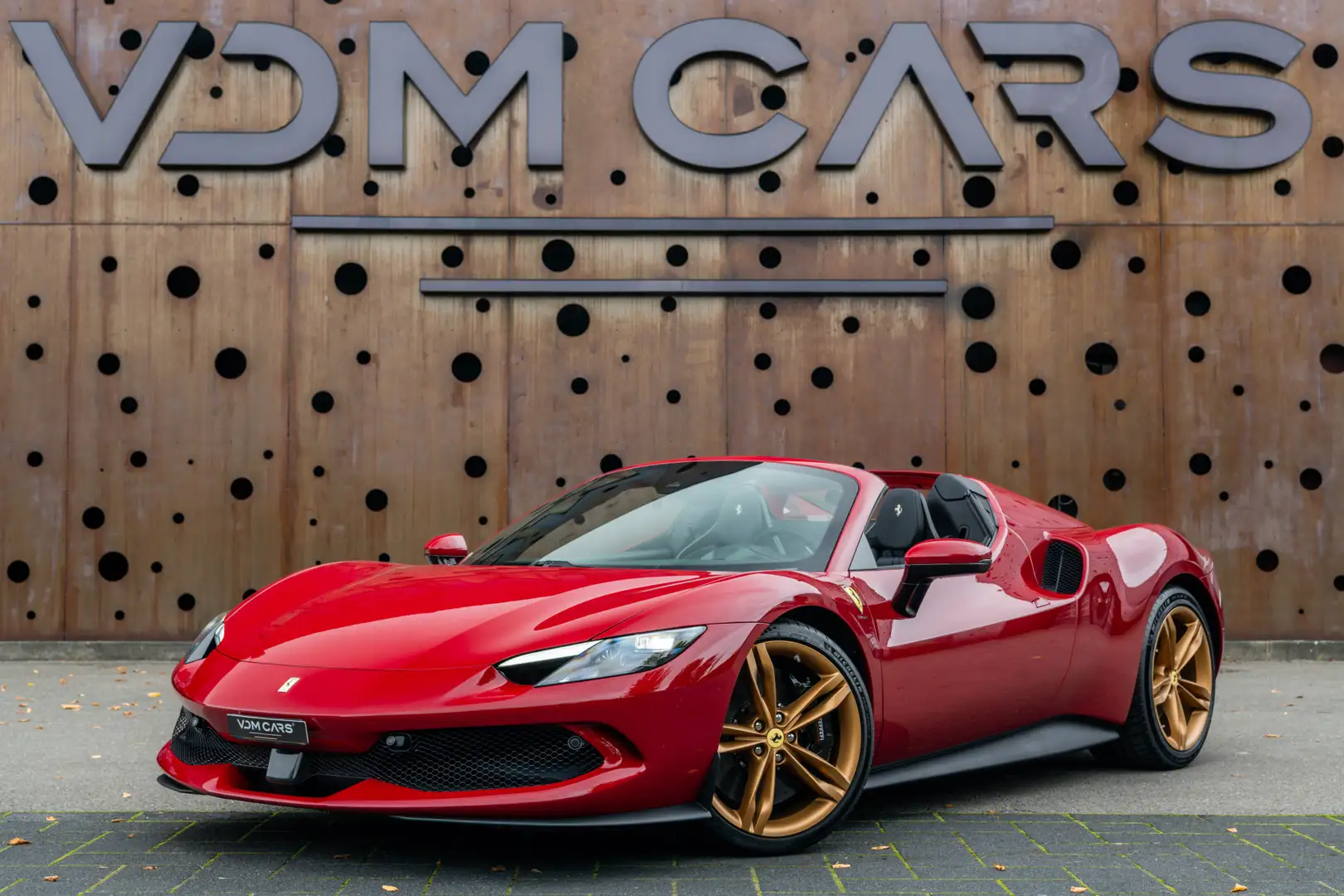 Ferrari 296 GTS 3.0 V6 | 1e Eigenaar | ACC | CarPlay | AFS | MyFer Rood - 1