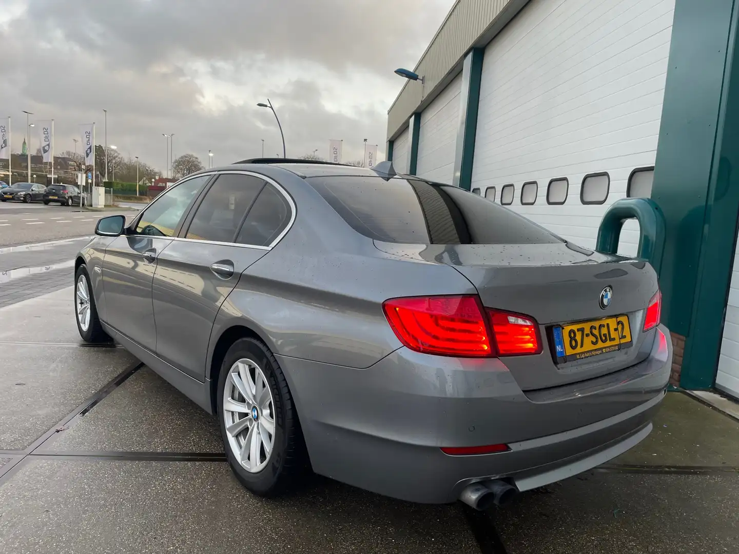 BMW 520 5-serie 520i Executive Nieuwstaat ! Grijs - 2
