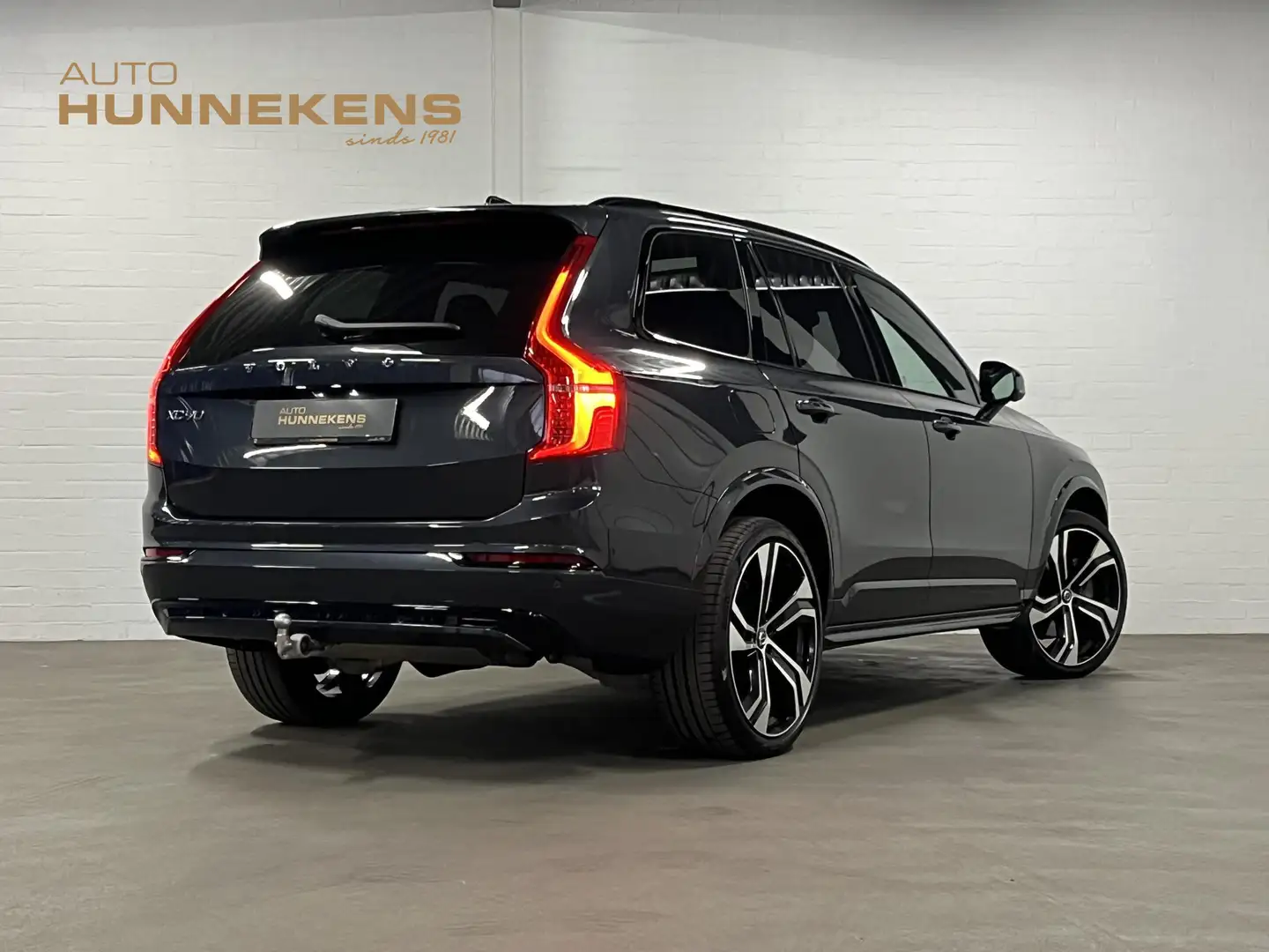 Volvo XC90 2.0 T8 Recharge AWD R-Design Luchtvering | Open da Grijs - 2