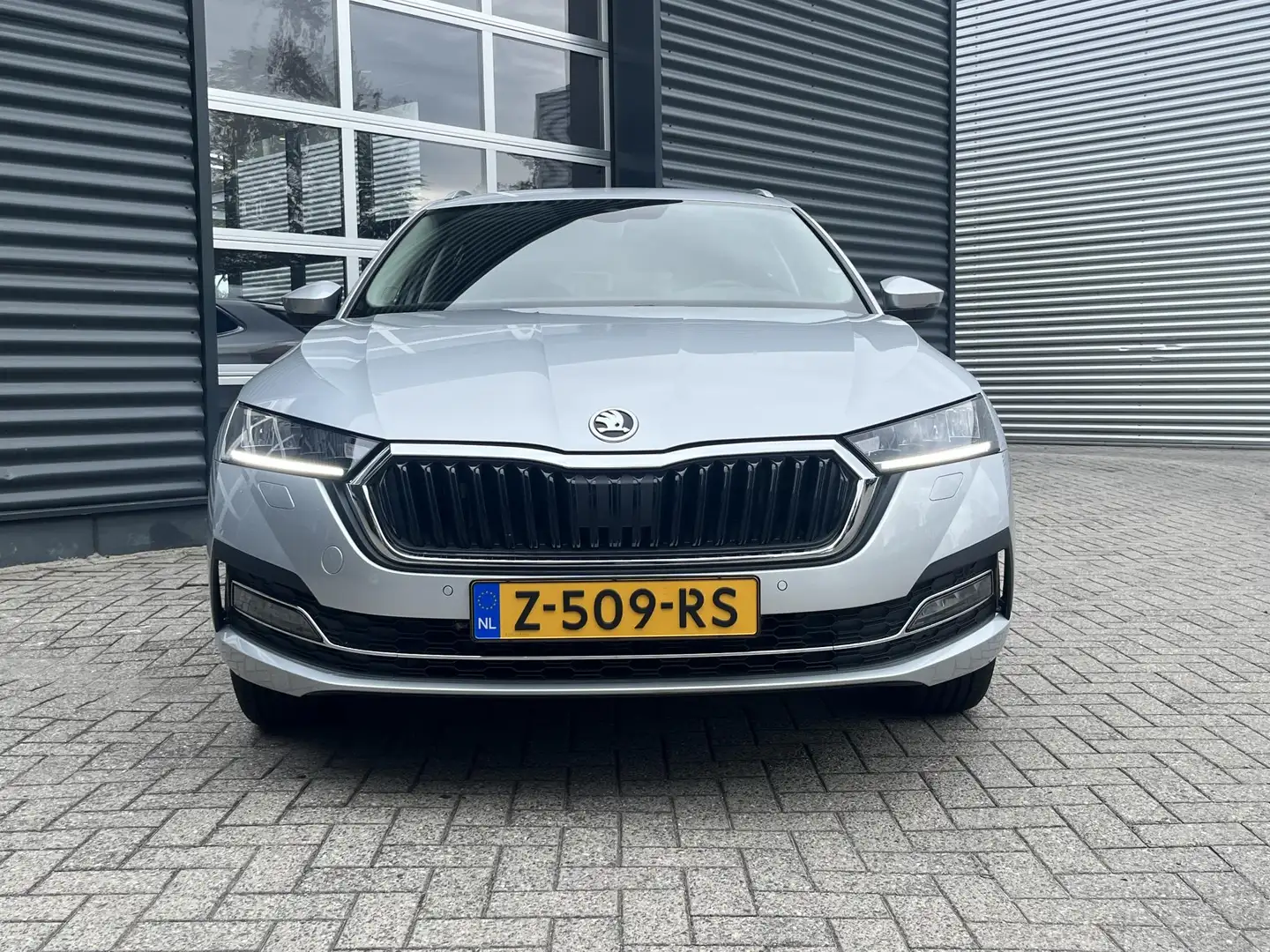 Skoda Octavia Combi 1.0 TSI Business Edition Plus 110 PK | LED K Zilver - 2