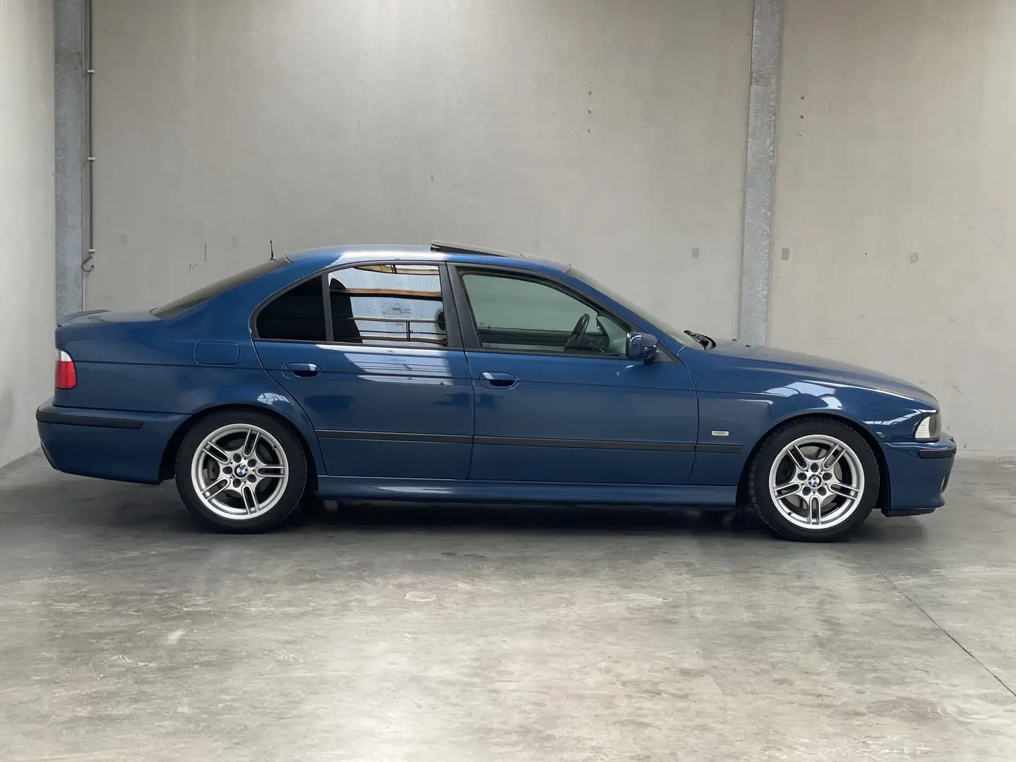 BMW 530 iA E39 M-Sport Facelift Full Option Topasblau Modrá - 2