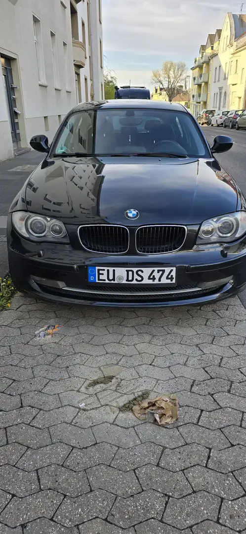 BMW 118 118i Schwarz - 1