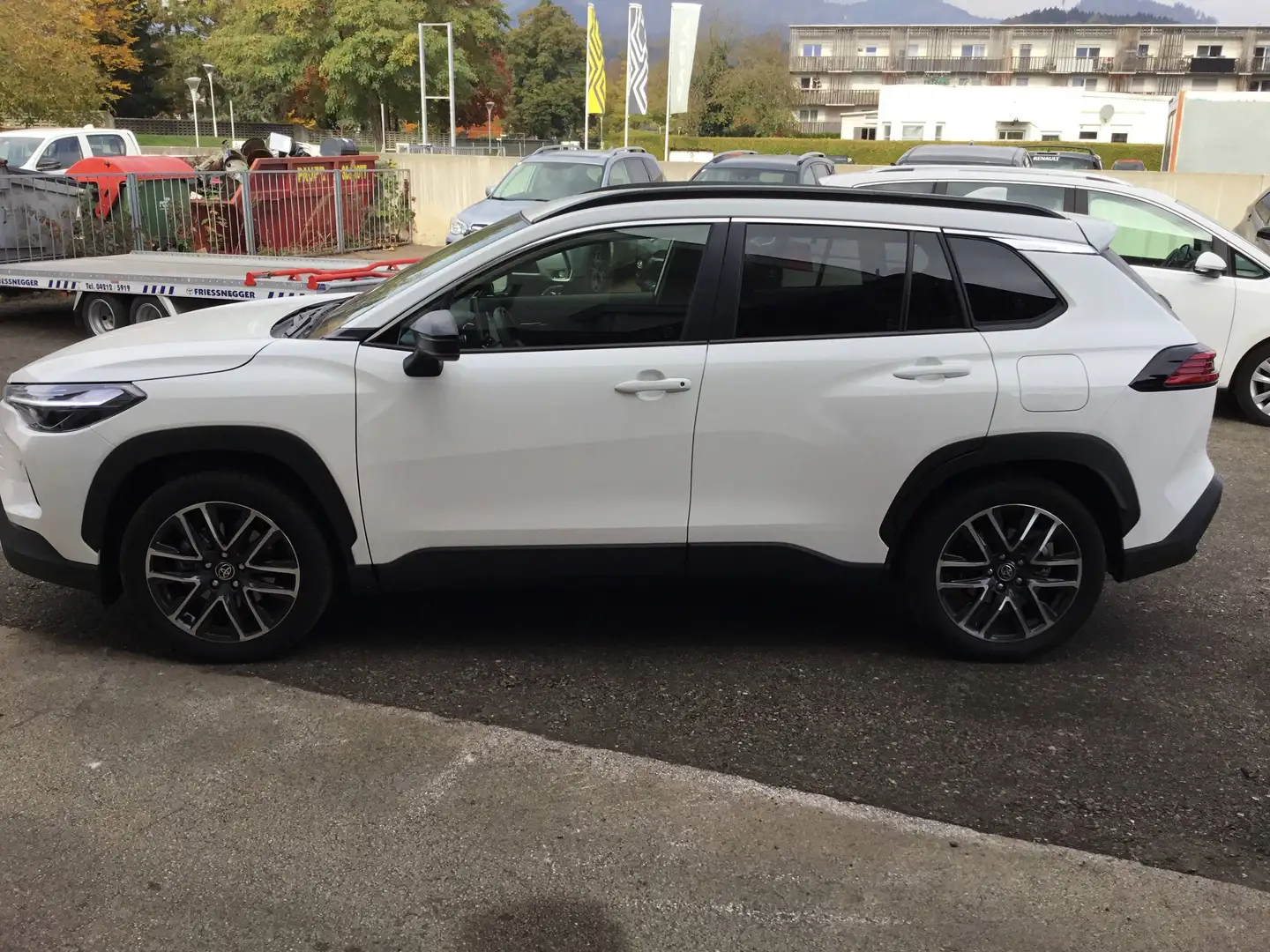 Toyota Corolla Cross 2,0 Hybrid Avtive Drive 2WD Weiß - 2