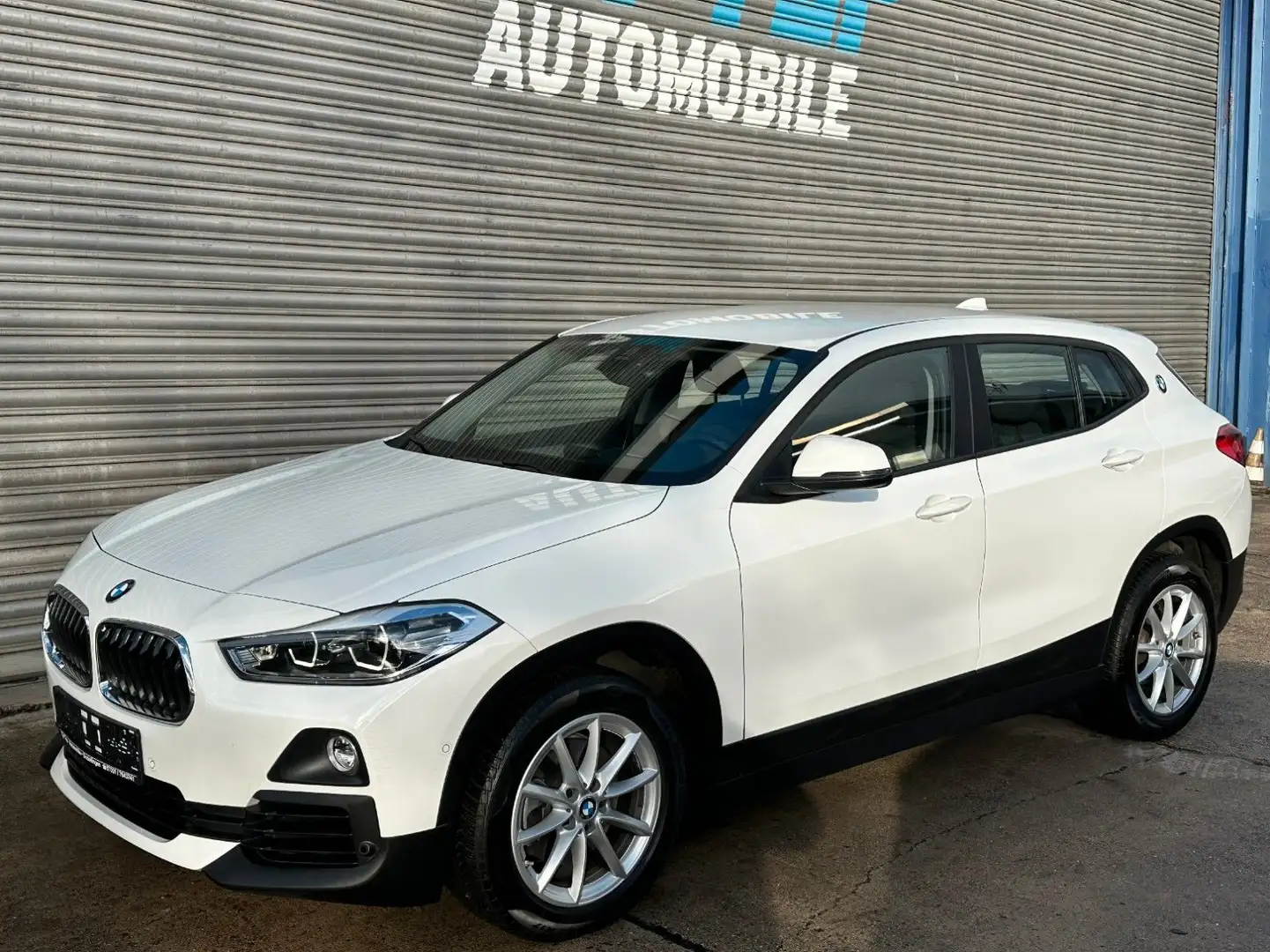 BMW X2 sDrive 18 i Adva*NAVI*LED*NUR 33TKM*AUTOMATIK Blanc - 1