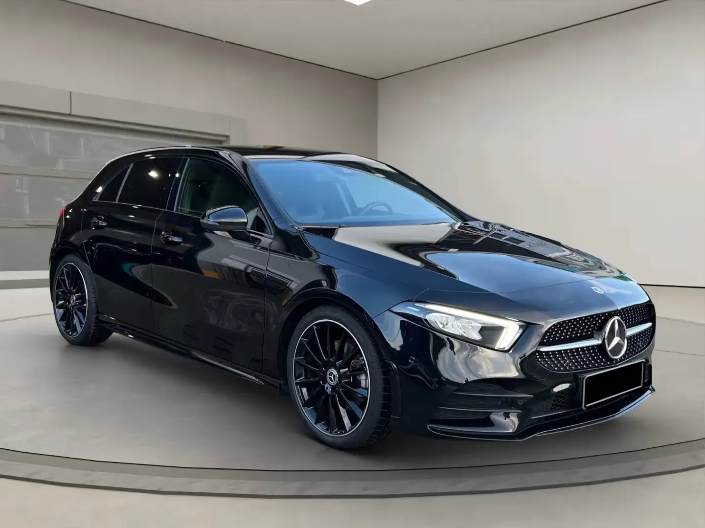 Mercedes-Benz A 220 d / Amg / Night / 19' / Uff Mercedes 🇩🇪 Zwart - 2