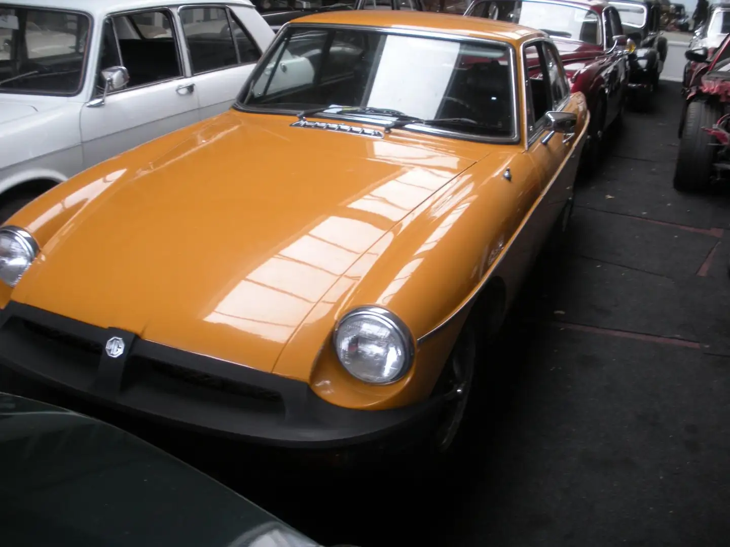 MG B type 1.8 GT Originele NL auto Jaune - 2