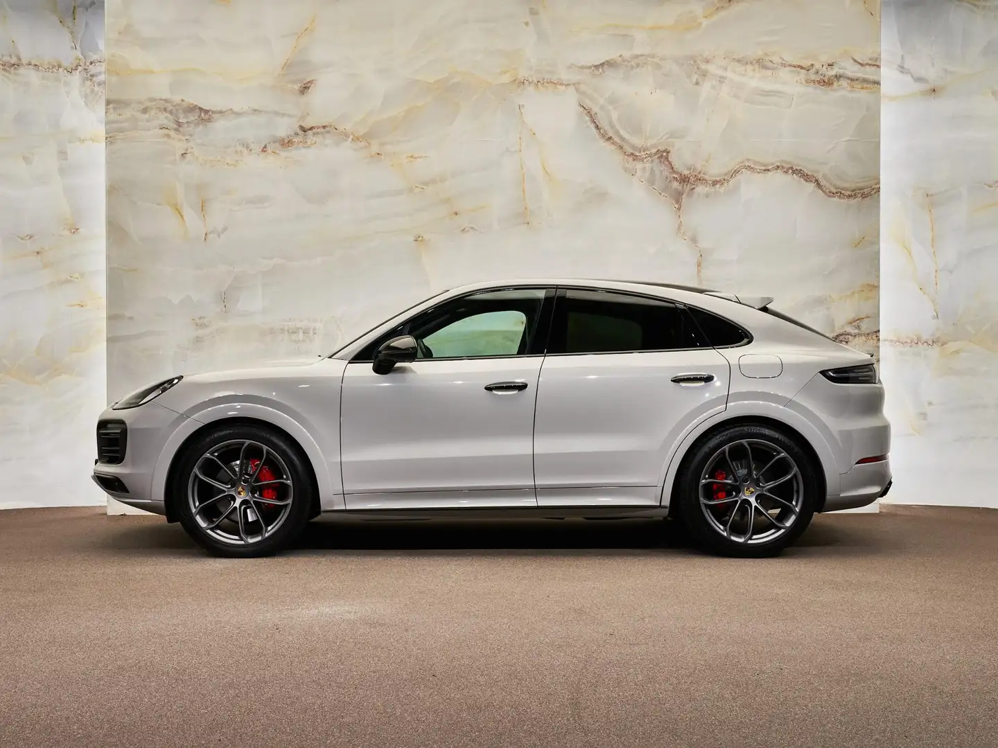 Porsche Cayenne Coupé 3.0 E-Hybrid, NL auto, SportDesign, tr.haak, Grijs - 2