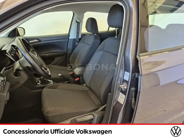 Volkswagen T-Cross view 6