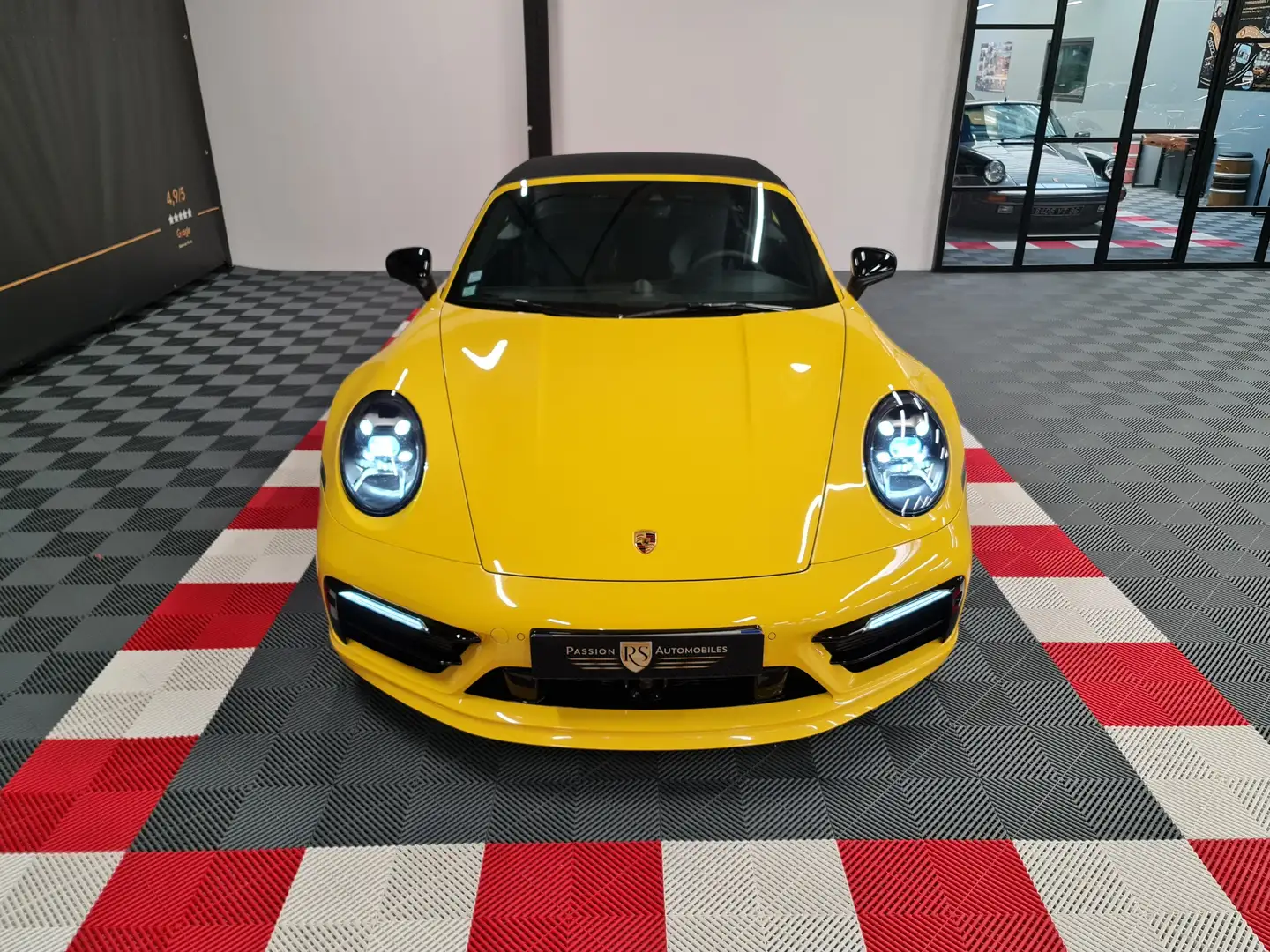 Porsche 992 PORSCHE 992 CARRERA 4S CABRIOLET JAUNE RACING Geel - 2