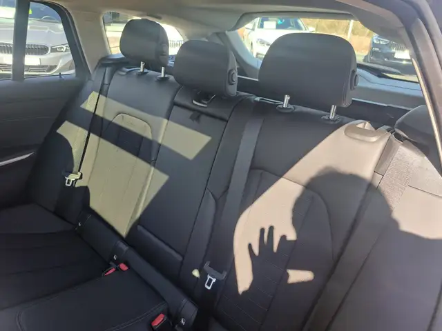 BMW 3 Series view 12