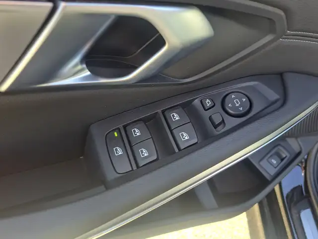 BMW 3 Series view 14