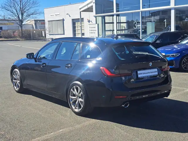 BMW 3 Series view 5