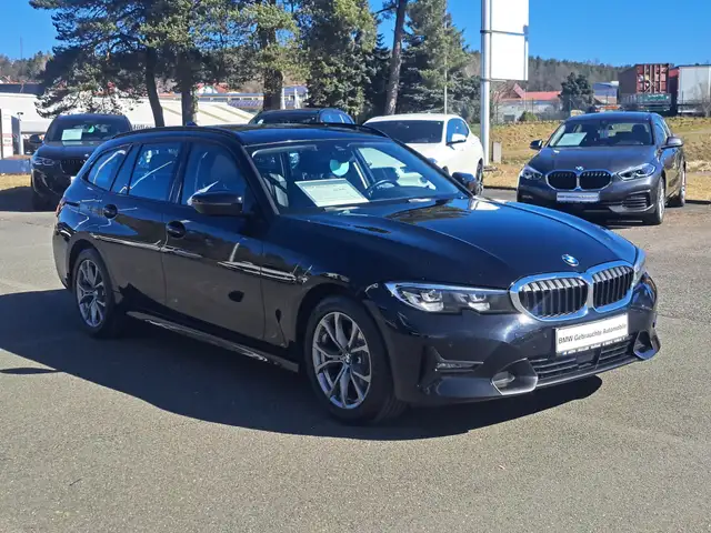 BMW 3 Series view 3