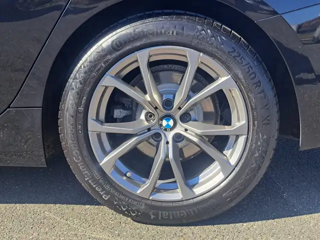 BMW 3 Series view 11