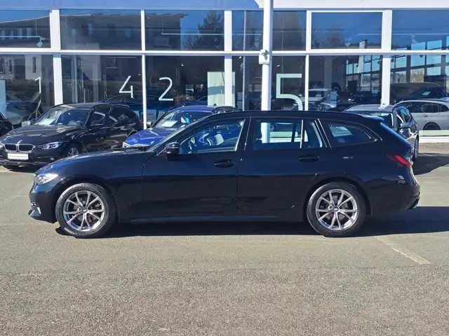 BMW 3 Series view 6