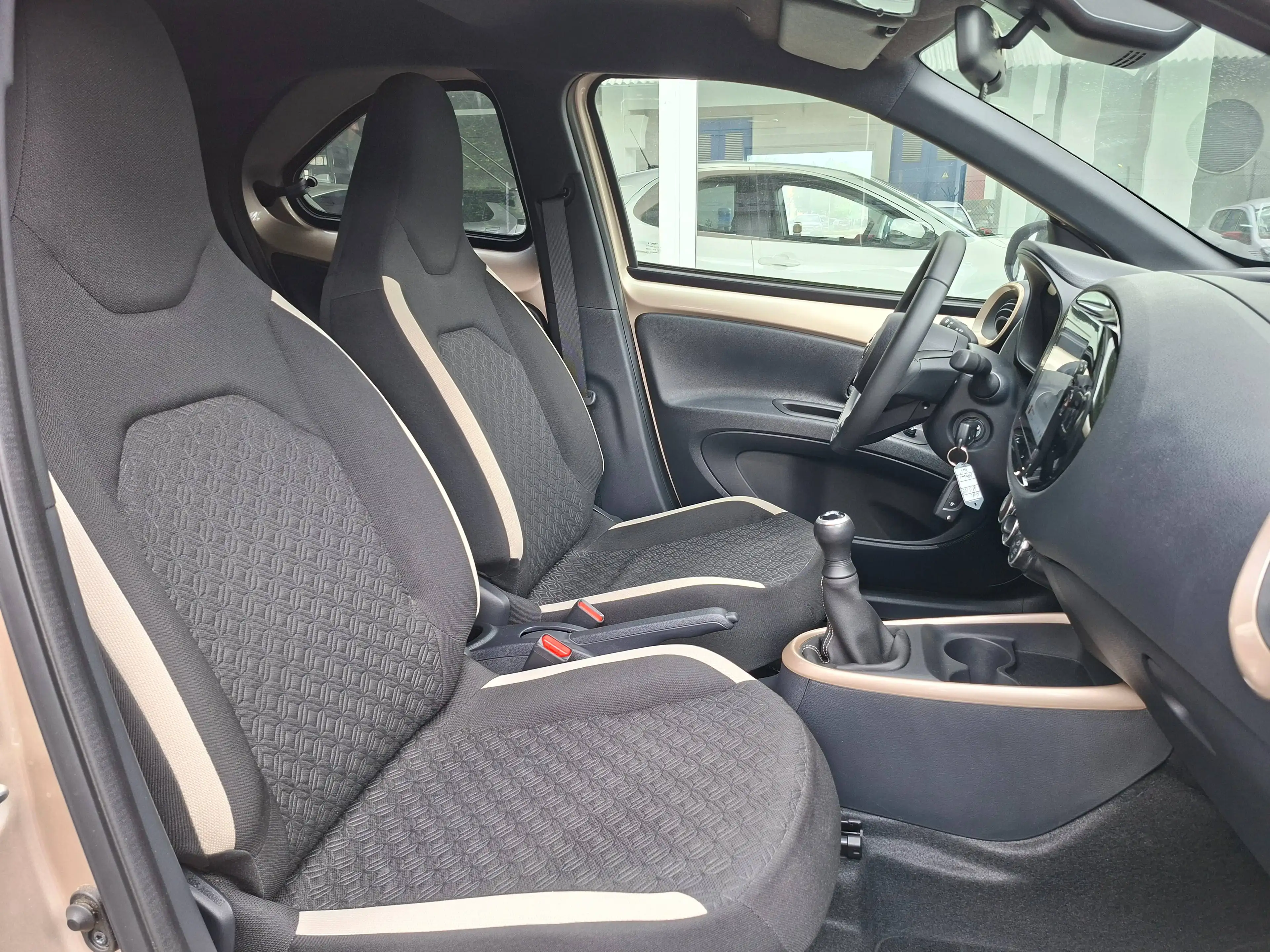 Toyota Aygo X Team D + Ganzjahresreifen + Garantie — photo 9