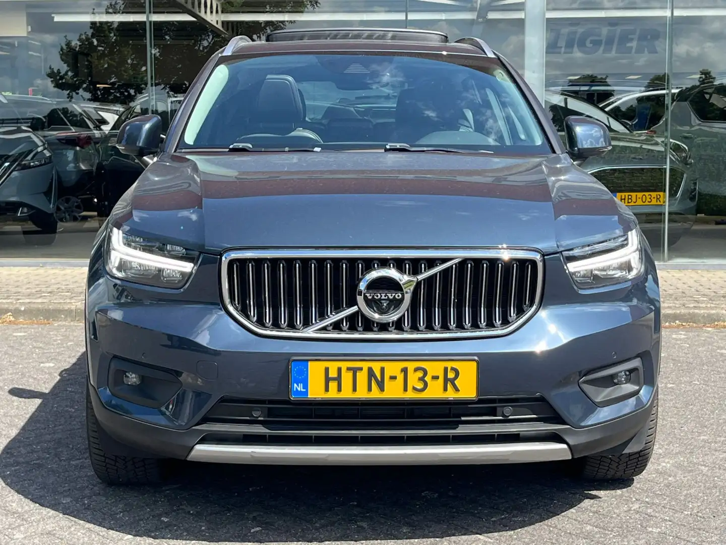 Volvo XC40 1.5 T5 Recharge Inscription | Pano | Leder | Elekt Blauw - 2