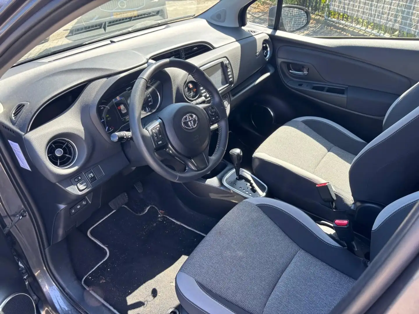 Toyota Yaris 1.5 Hybrid Y20 | Trekhaak | Navigatie | Achteruitr Gris - 2
