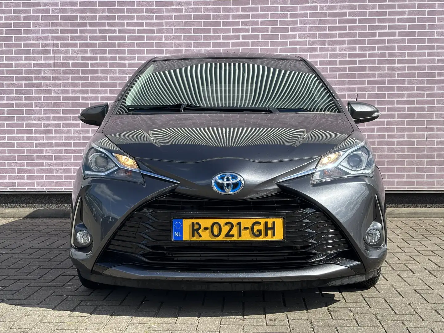 Toyota Yaris 1.5 Hybrid Y20 | Trekhaak | Navigatie | Achteruitr Gris - 2