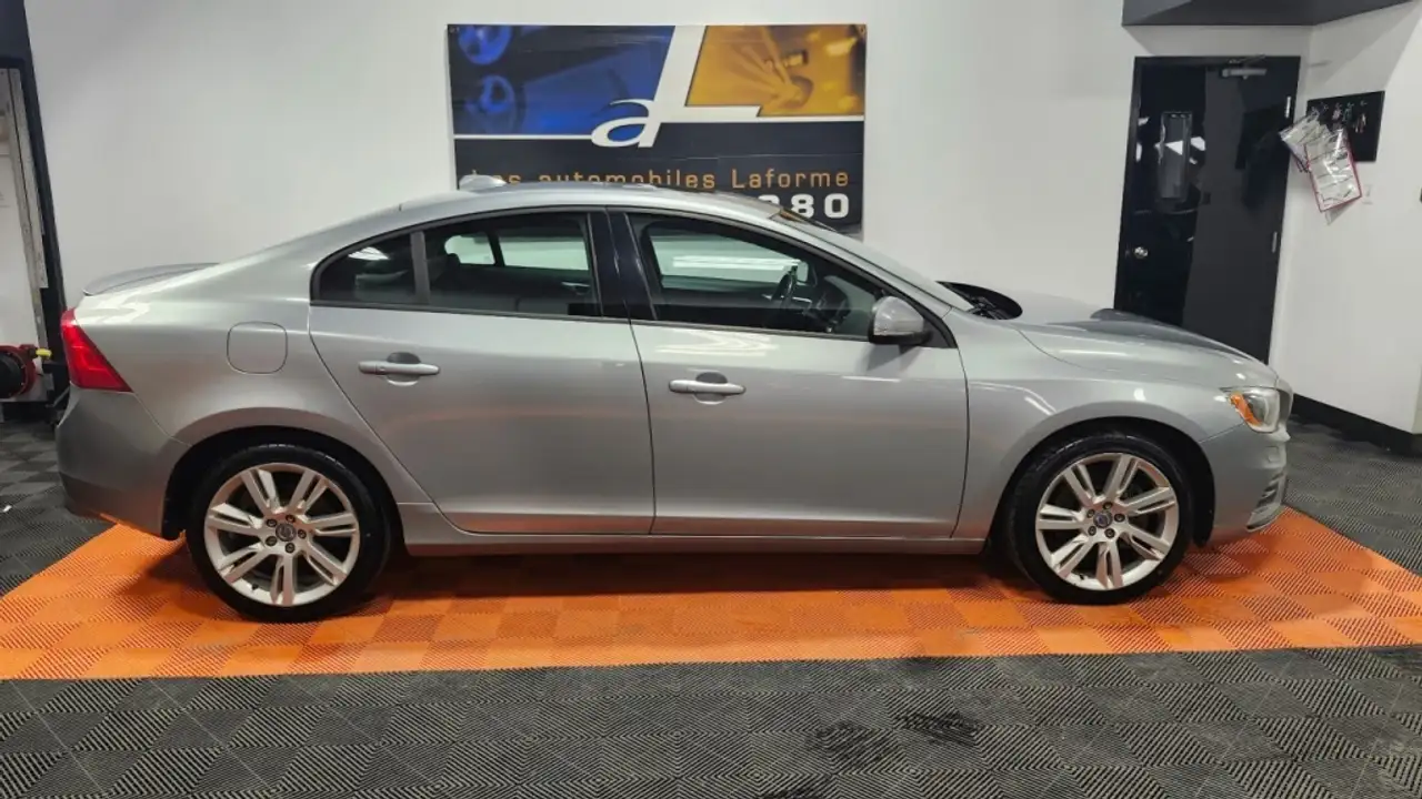Volvo S60 снимка Volvo S60