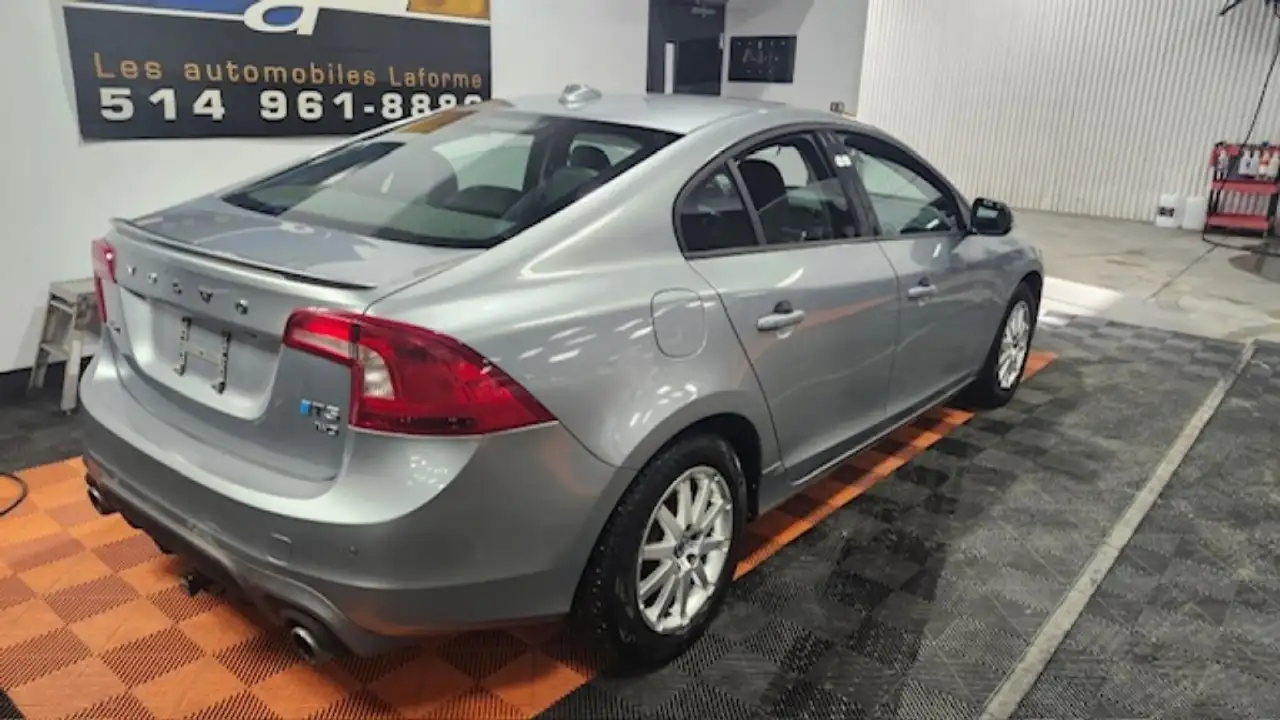 Volvo S60 снимка Volvo S60