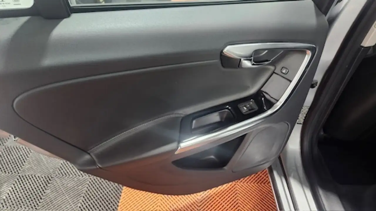 Volvo S60 снимка Volvo S60