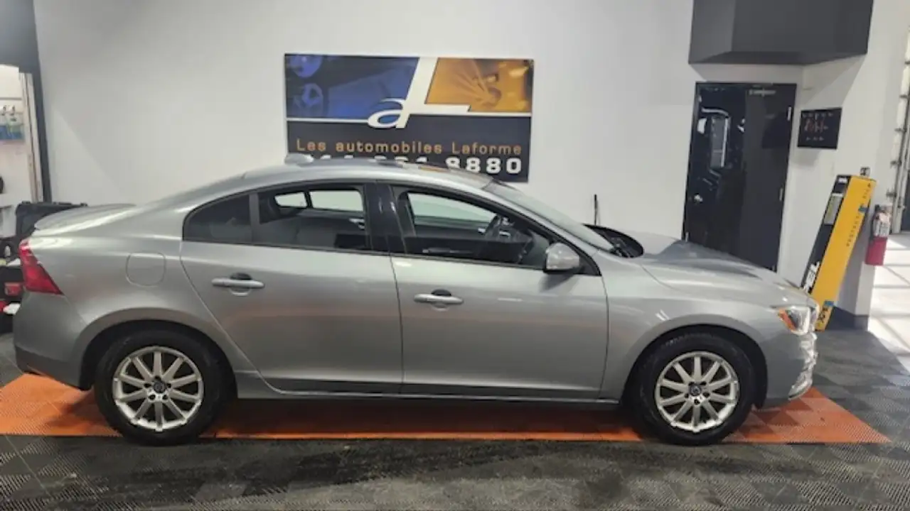 Volvo S60 снимка Volvo S60