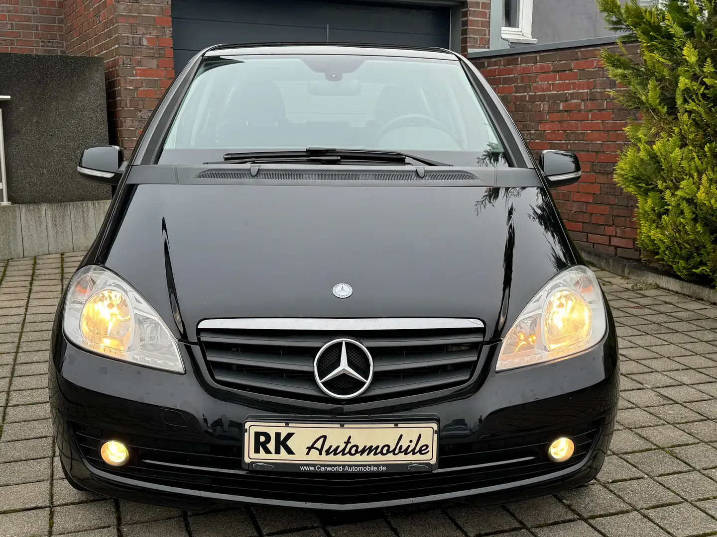 Mercedes-Benz A 150 BlueEFFICIENCY Elegance Чорний - 2