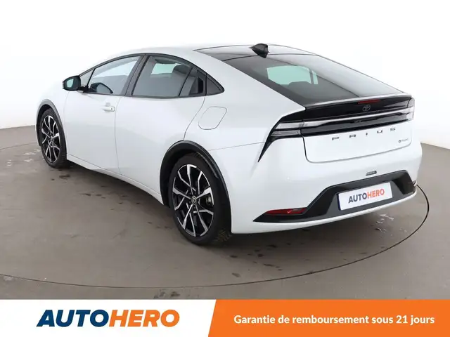 Toyota Prius view 4