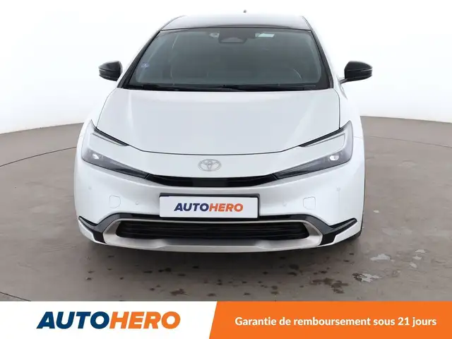 Toyota Prius view 9