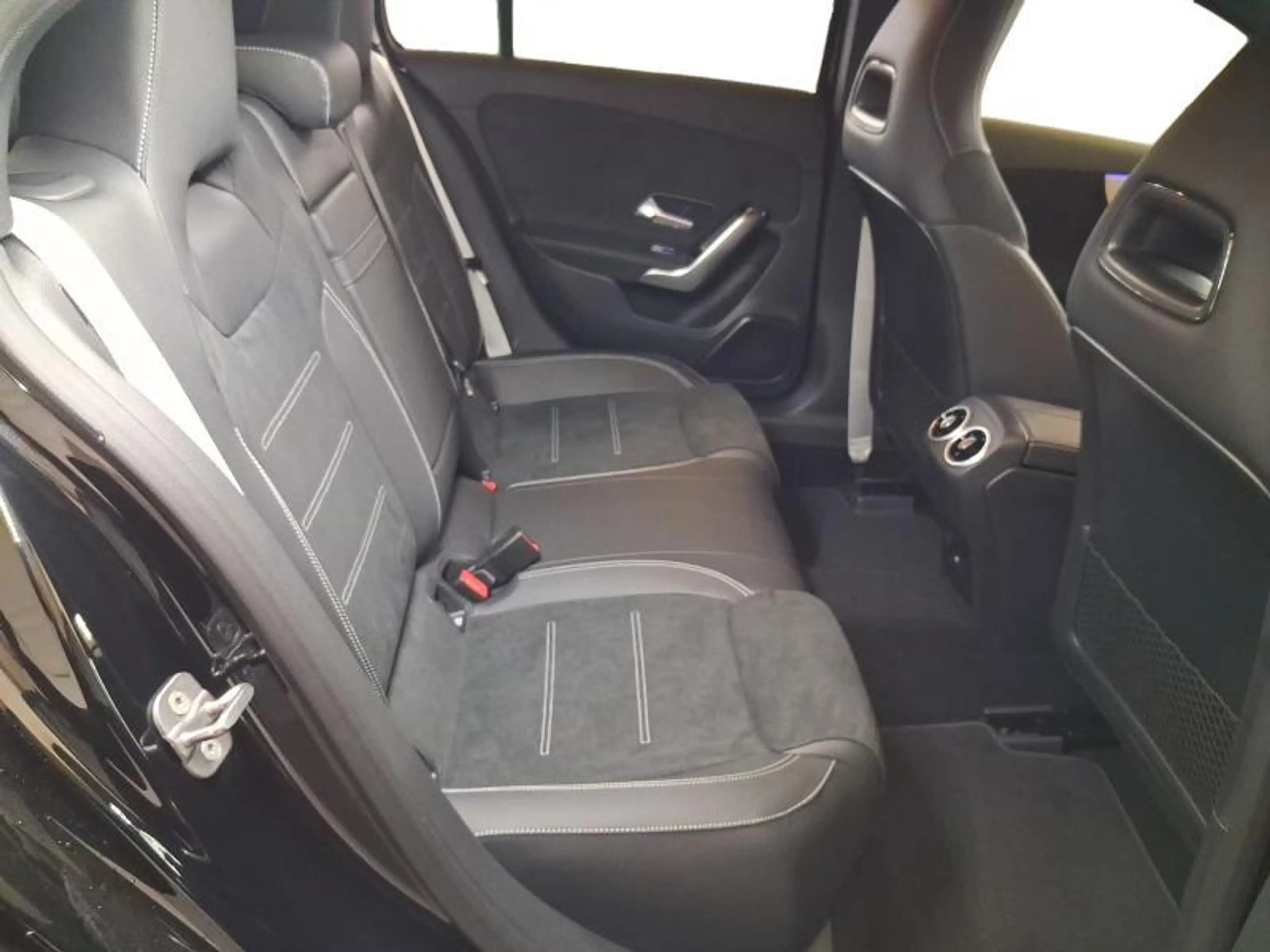 Mercedes-Benz A 200 AMG Line — photo 13
