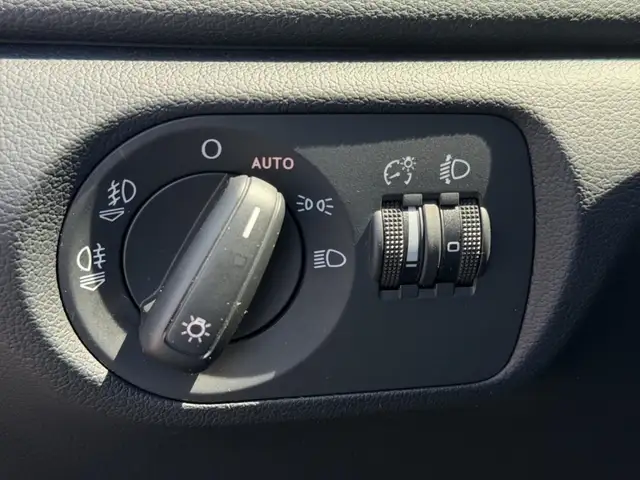 Audi Q3 view 15