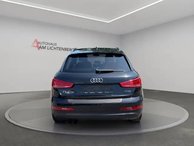 Audi Q3 view 5