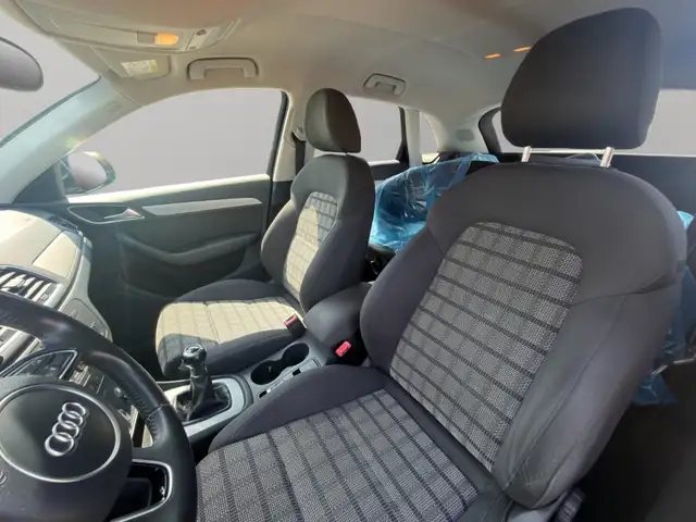 Audi Q3 view 9