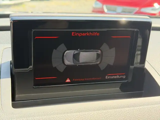 Audi Q3 view 14