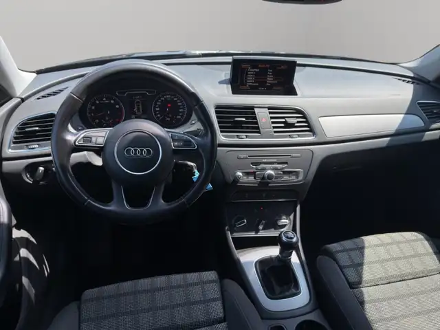 Audi Q3 view 10