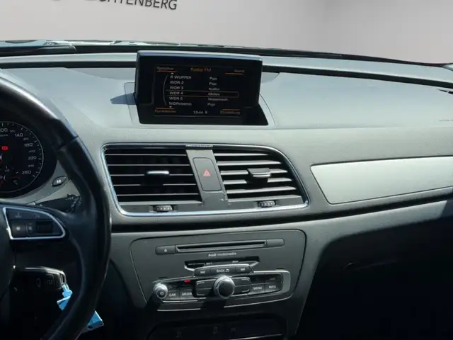 Audi Q3 view 12