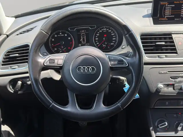 Audi Q3 view 11