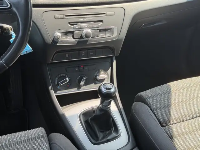 Audi Q3 view 13