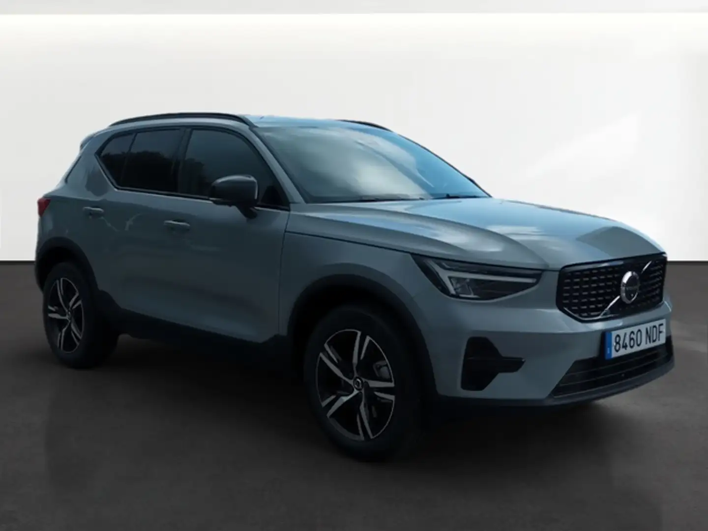 Volvo XC40 B3 Plus Aut. Gris - 1